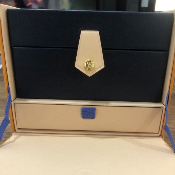 Color Blossom Bb Star Pendant, Yellow Gold, Onyx And Diamond - Picture 7 of 8